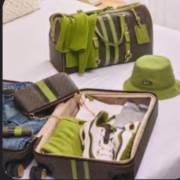 MICHAEL KORS TRAVEL SET Stripe Signature Logo Suitcase and Weekender - Picture 4 of 16